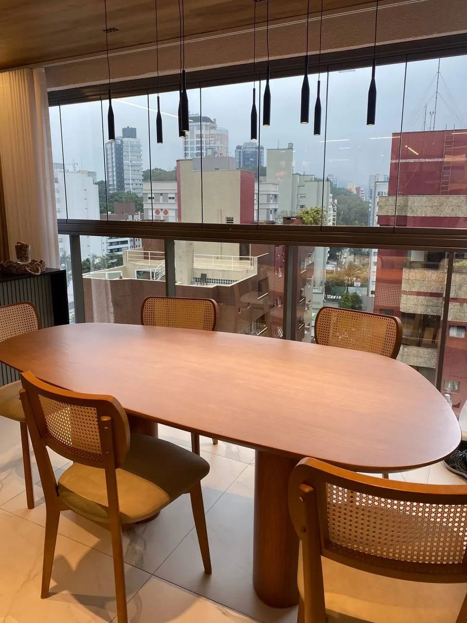 PPF Arquitetônico Matte aplicado em mesa de madeira